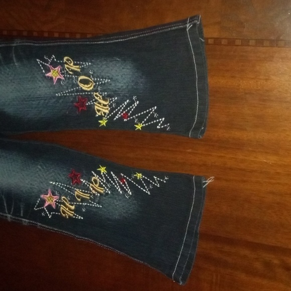 NWOT girl 6 jeans, embroidered design on legs - Picture 3 of 5